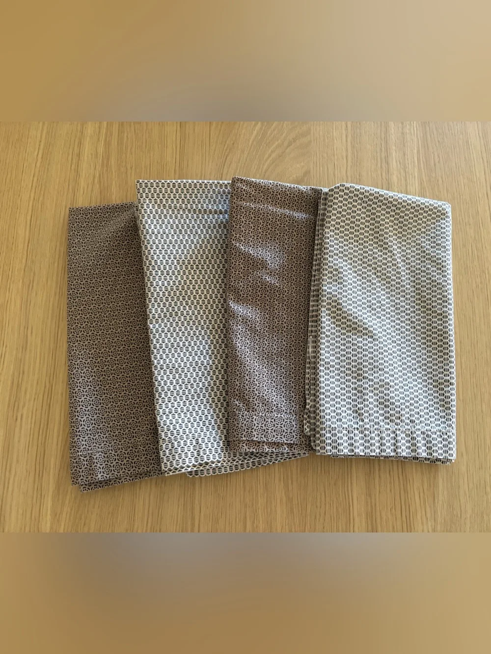 Crate & Barrel Vintage Akira Cloth Napkins Geometric Color Set of 4 Taupe Black